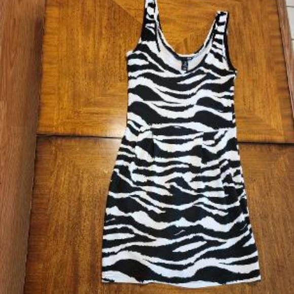 H&M Zebra Print Pullover Dress - Picture 2 of 12